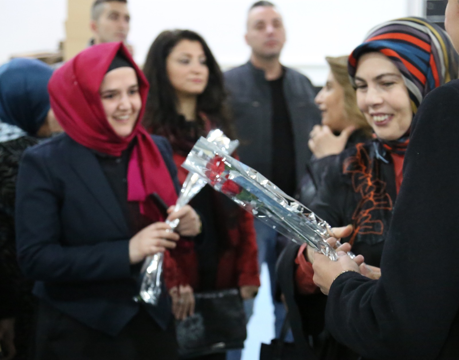 ayse guzeloglu kadinlar gunu munasebetiyle lila kozmetik fabrikasini ziyaret etti