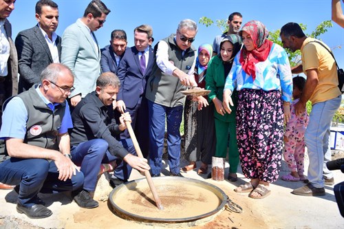 Diyarbakır Valisi Ali İhsan Su Eğil İlçesinde Bağ Bozumu Etkinliğine Katıldı
