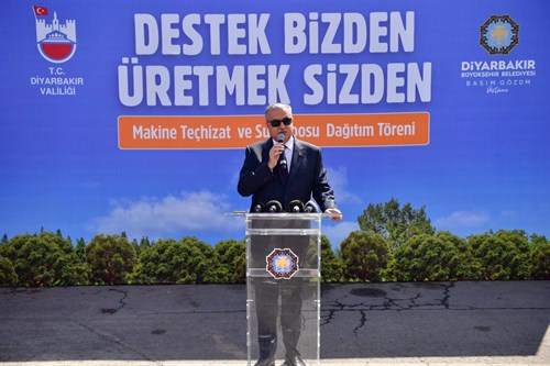 Vali Su, Makine Techizat ve Su Deposu Dağıtımı Programına Katıldı 
