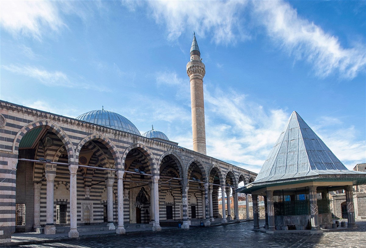 Behram Paşa Camii