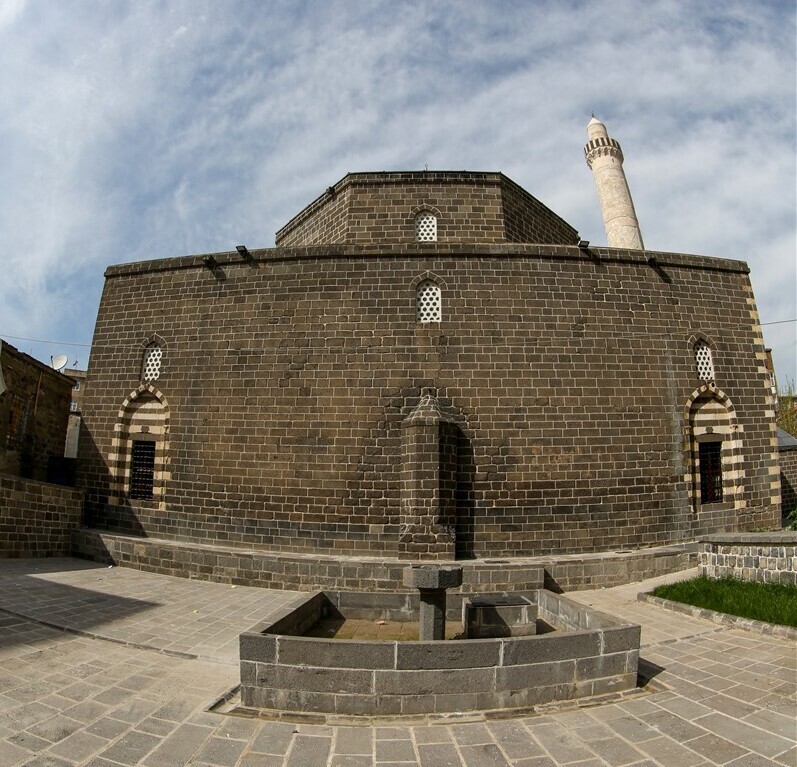 Parlı Safa Paşa Camii